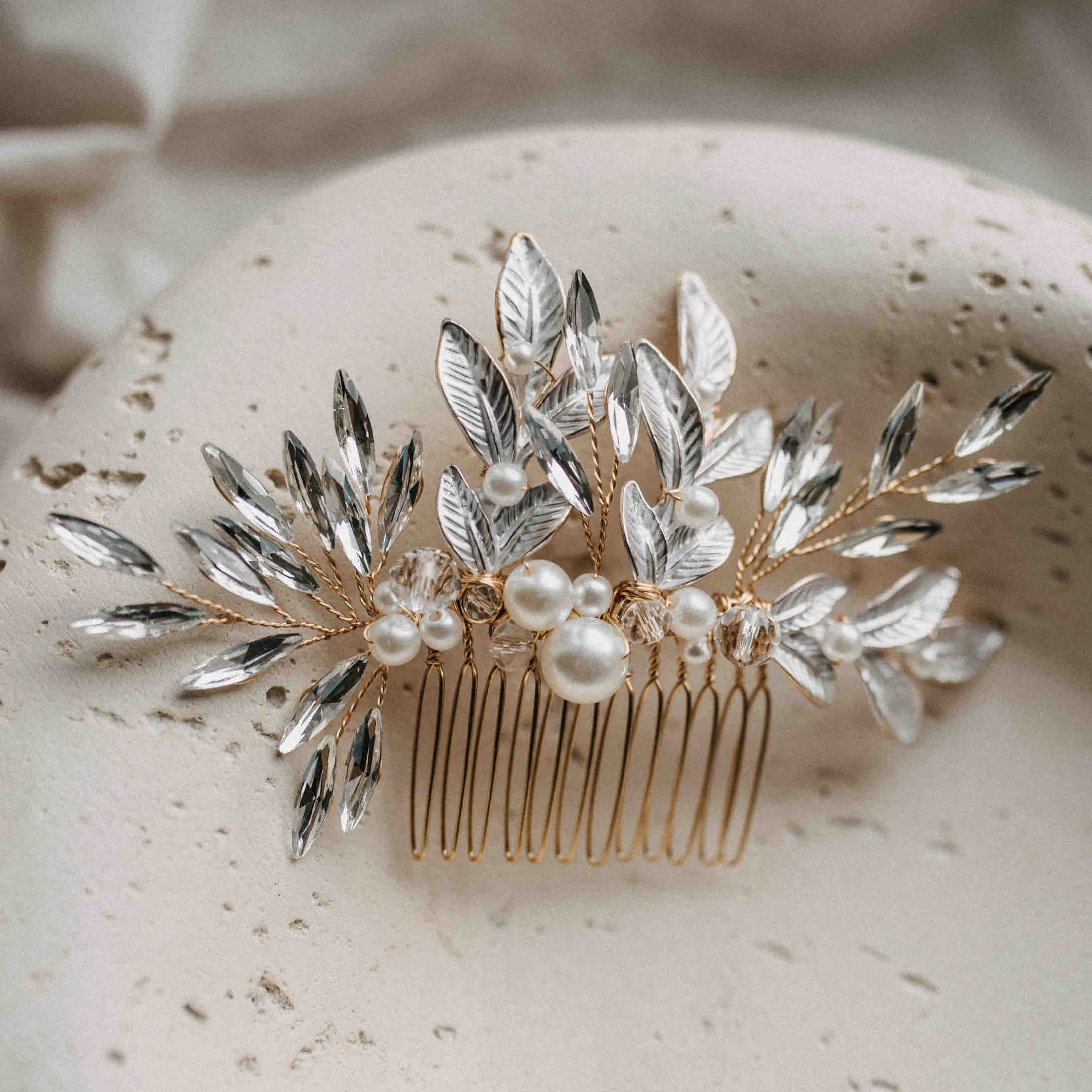 Haarkamm mit Blätter und Perlen