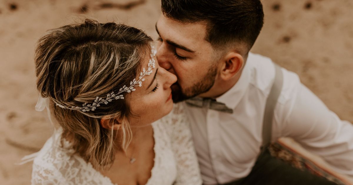 Haarschmuck Strandhochzeit: Boho-Styles und Haltbarkeit