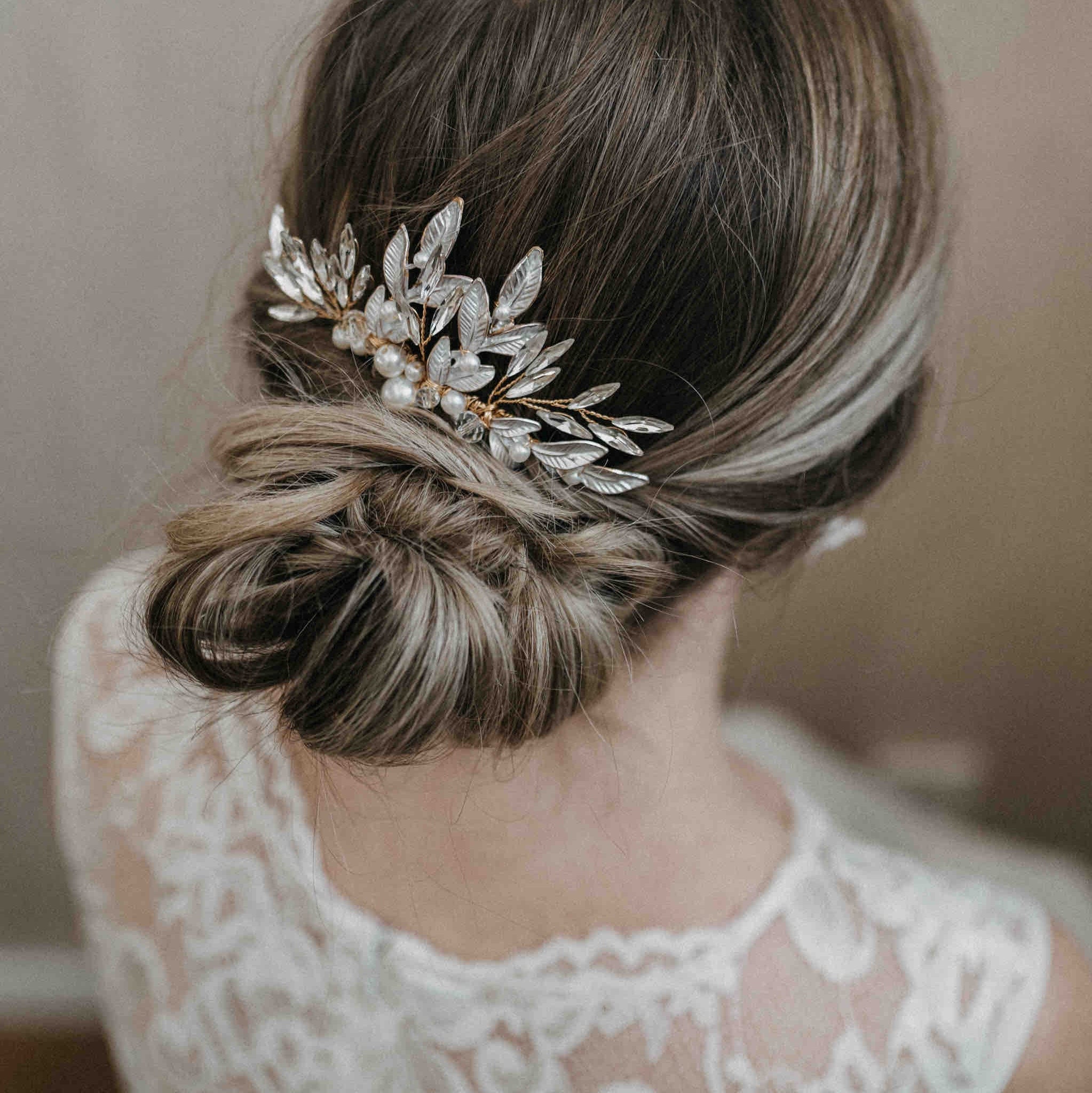 Haarkamm mit Blätter und Perlen