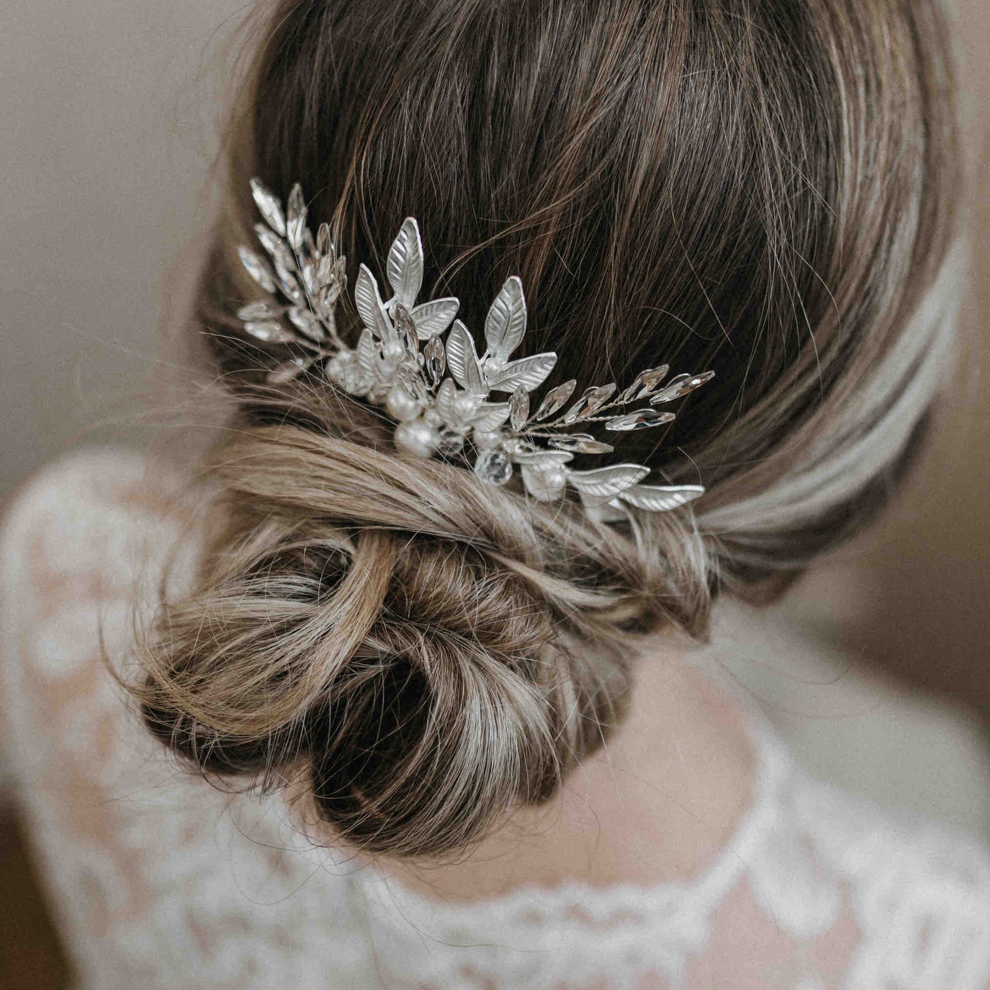 Haarkamm mit Blätter und Perlen